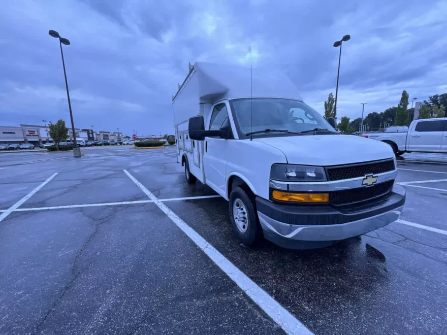 2023 Chevrolet Express Cutaway Van photo 1