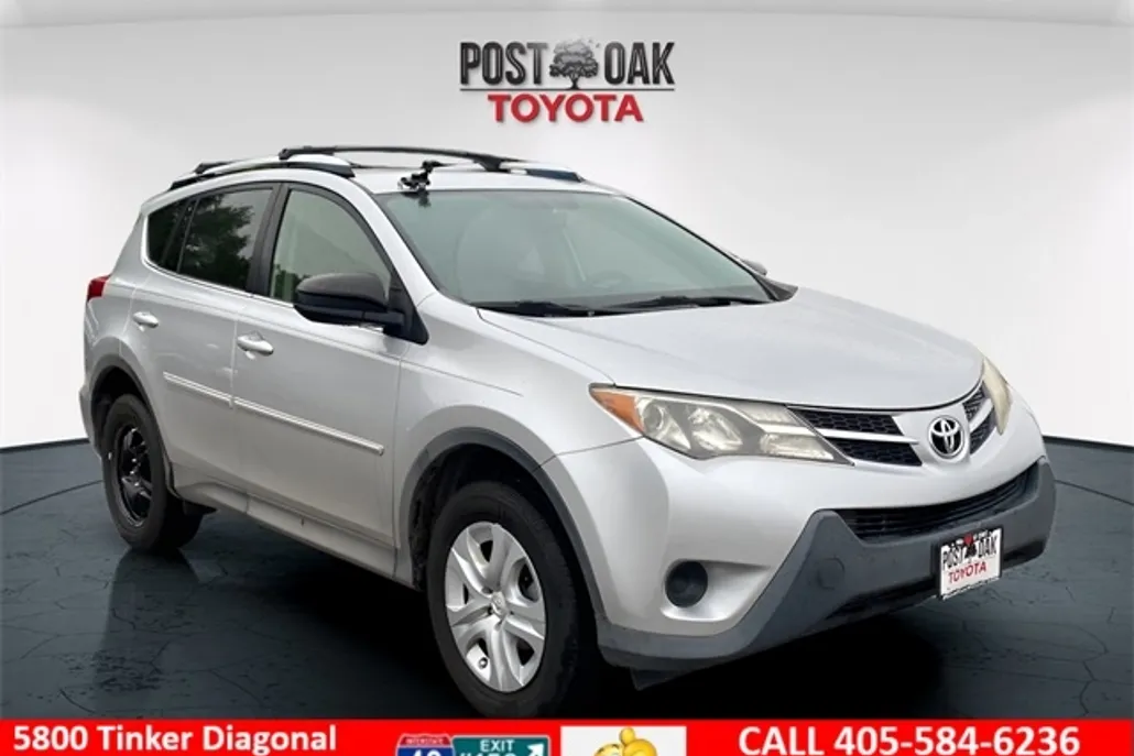 2014 Toyota RAV4 LE photo 1