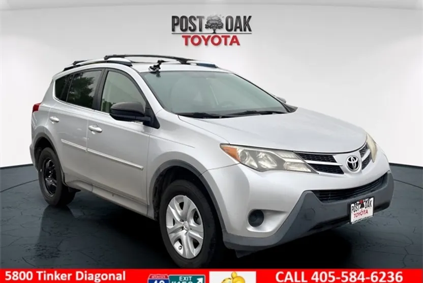 2014 Toyota RAV4 LE photo 1