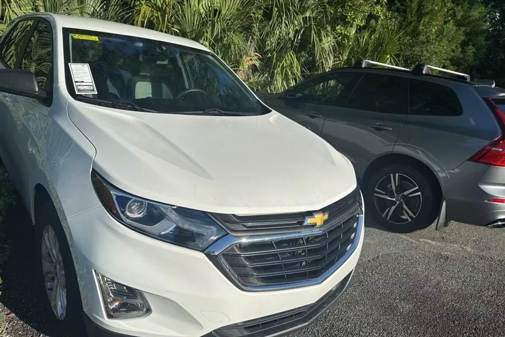 2020 Chevrolet Equinox LS photo 1
