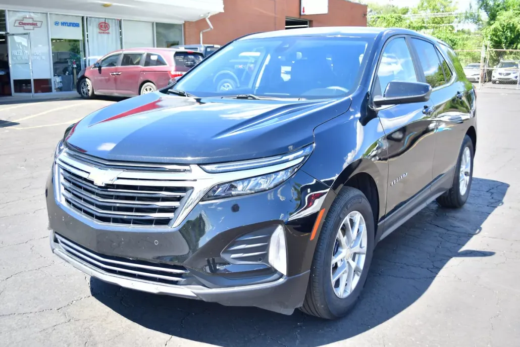 2023 Chevrolet Equinox LT photo 1