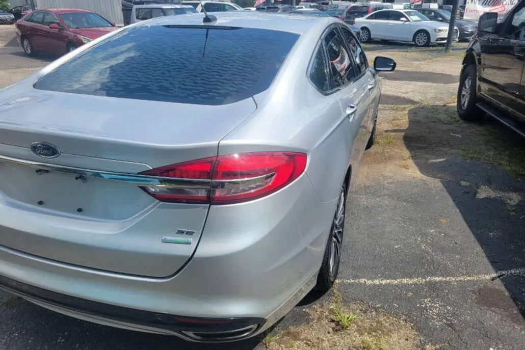 2017 Ford Fusion SE photo 1