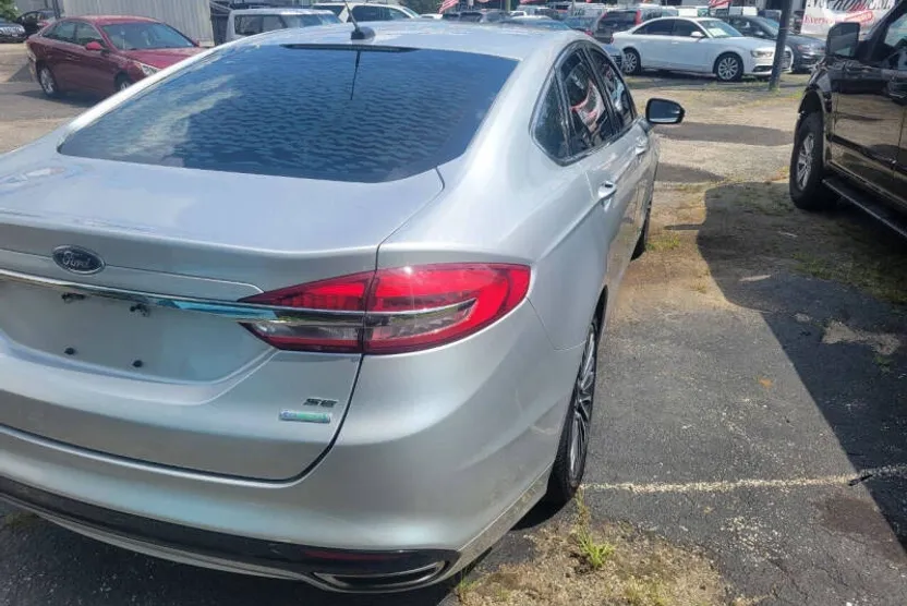 2017 Ford Fusion SE photo 1