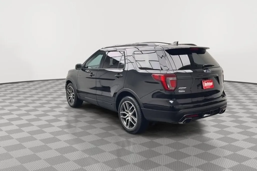 2017 Ford Explorer Sport photo 1