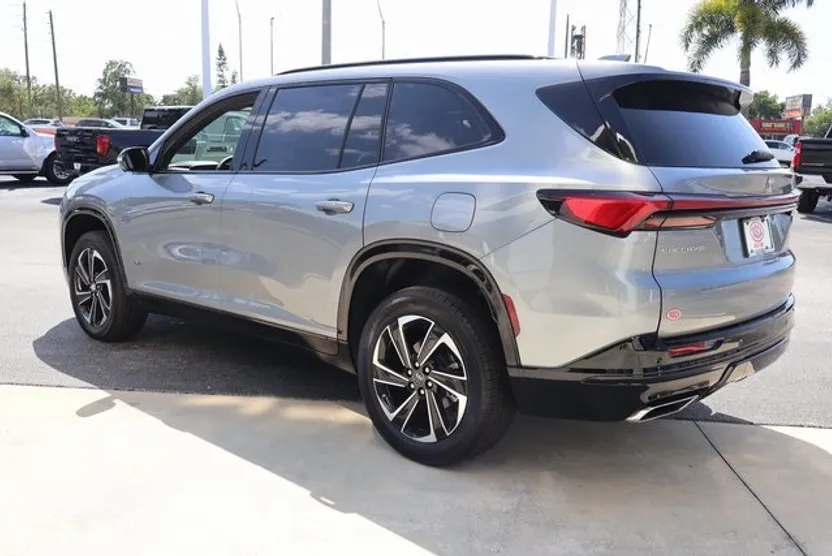 2025 Buick Enclave Sport Touring photo 1