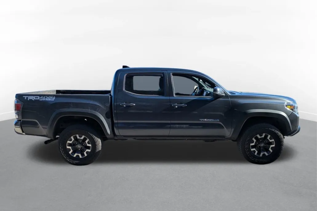 2022 Toyota Tacoma TRD Off-Road V6 photo 1