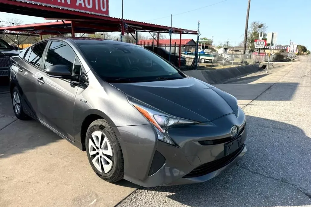 2018 Toyota Prius Two Eco photo 1