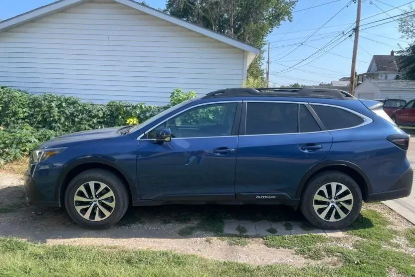 2021 Subaru Outback Premium photo 1