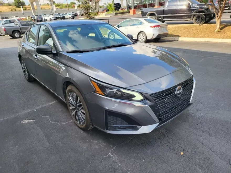 2024 Nissan Altima 2.5 SV photo 1