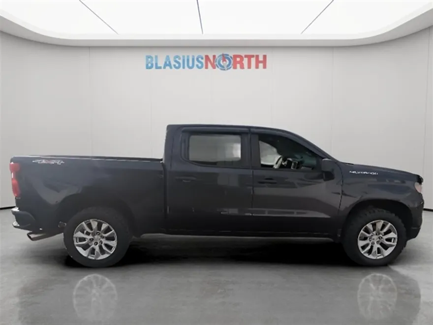2023 Chevrolet Silverado 1500 Custom photo 1