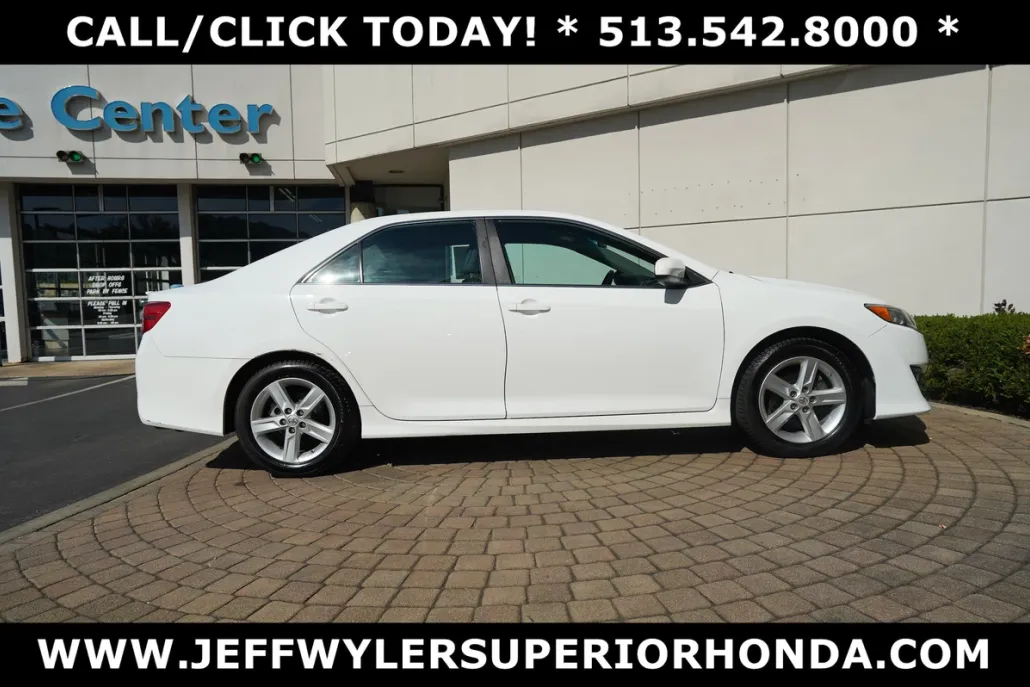 2013 Toyota Camry SE photo 1