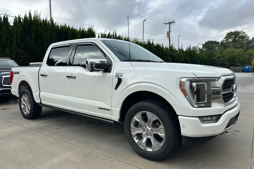 2023 Ford F-150 Platinum photo 1