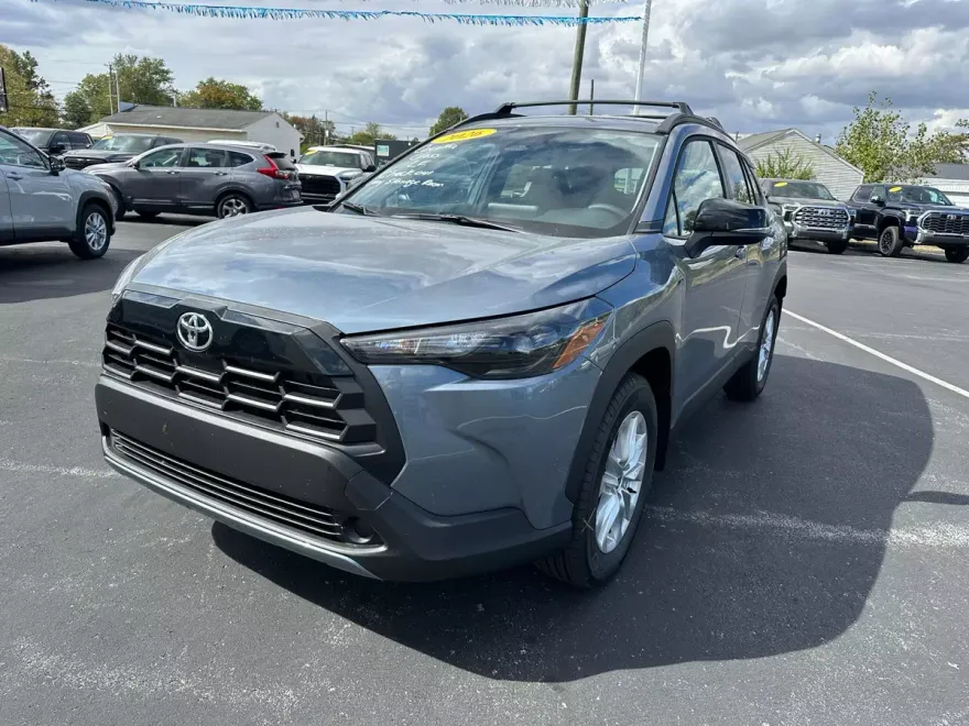 2026 Toyota Corolla Cross LE photo 1