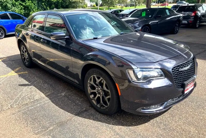2018 Chrysler 300 S photo 1