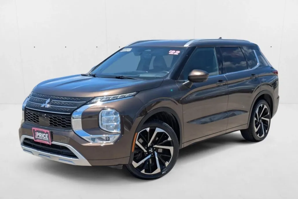 2022 Mitsubishi Outlander SEL photo 1