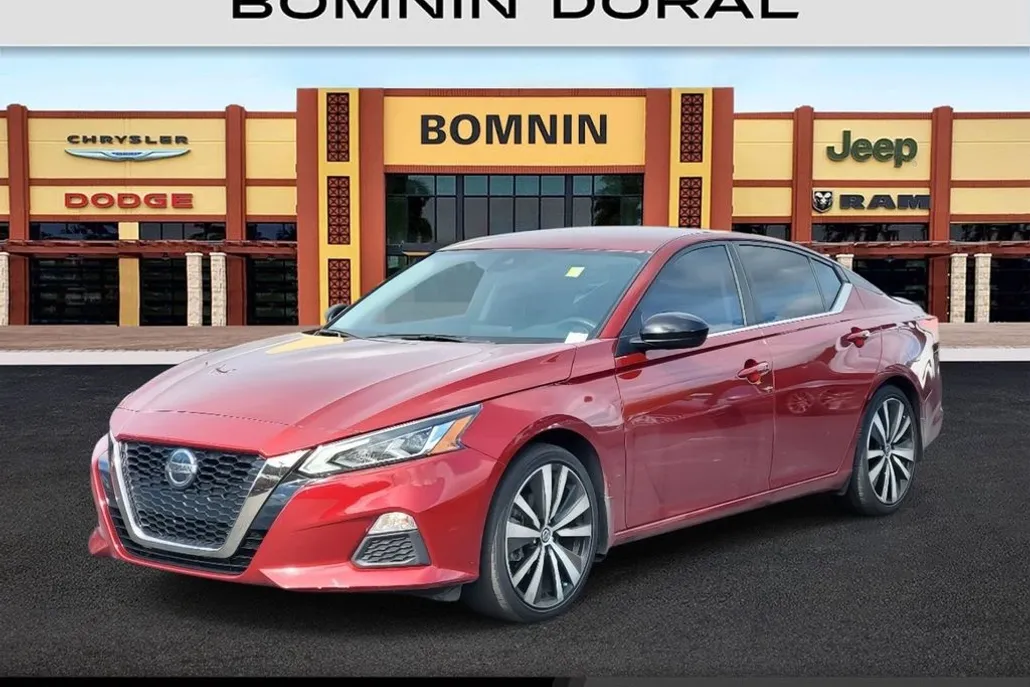 2022 Nissan Altima 2.5 SR photo 1