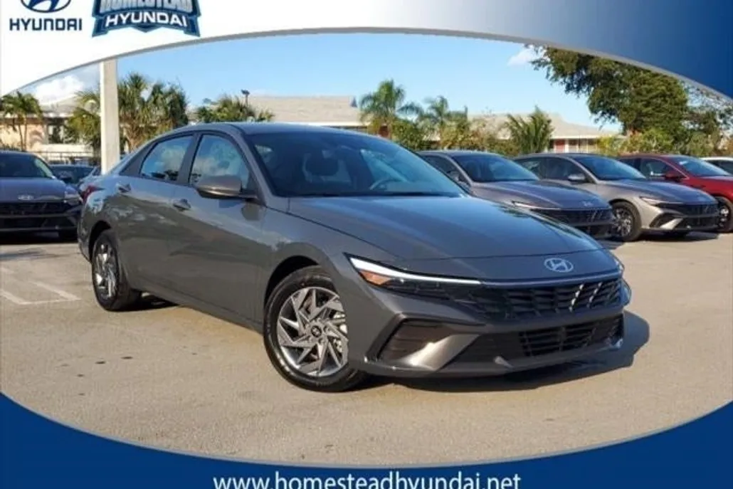 2024 Hyundai Elantra Hybrid Blue photo 1