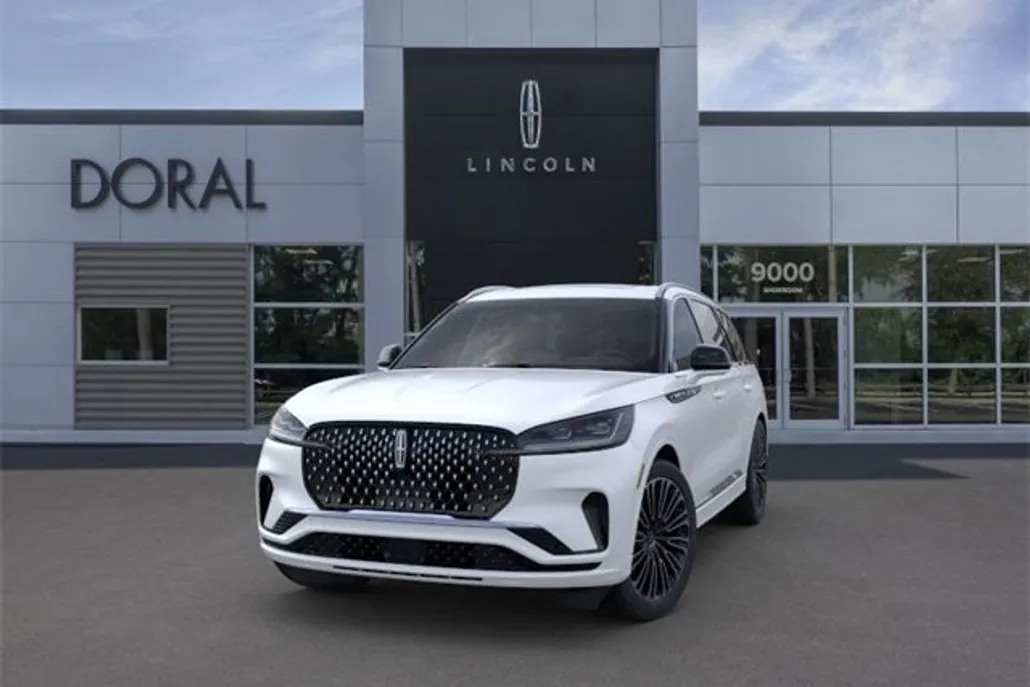 2025 Lincoln Aviator Black Label photo 1