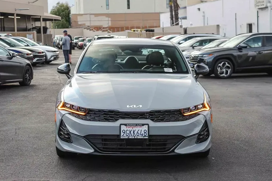 2023 Kia K5 GT-Line photo 1