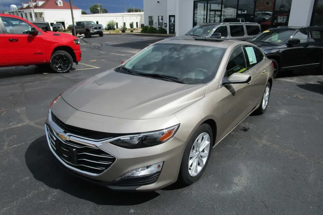 2024 Chevrolet Malibu 1LT photo 1