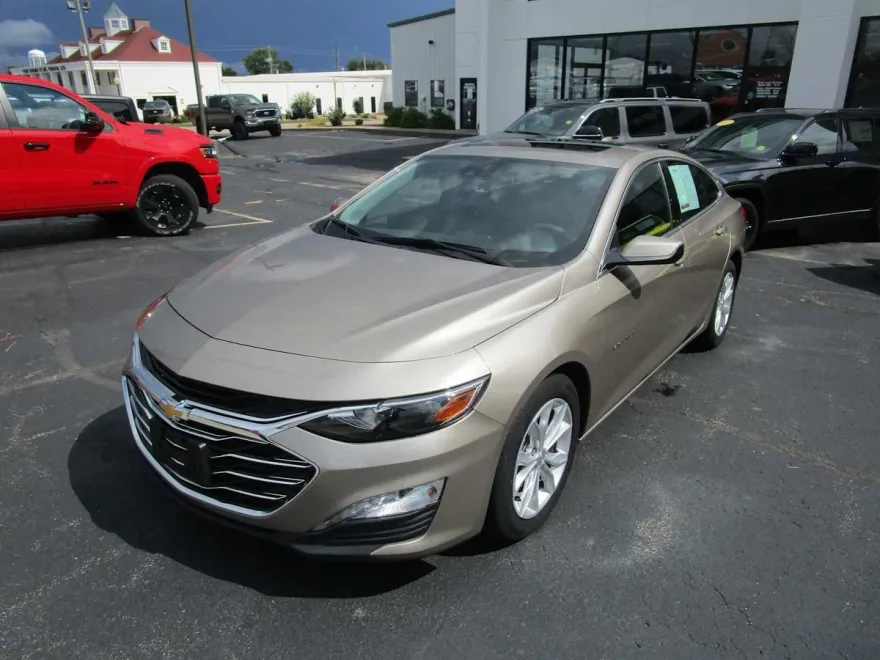 2024 Chevrolet Malibu 1LT photo 1