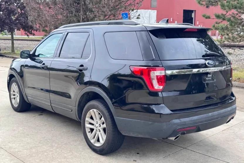 2016 Ford Explorer Base photo 1