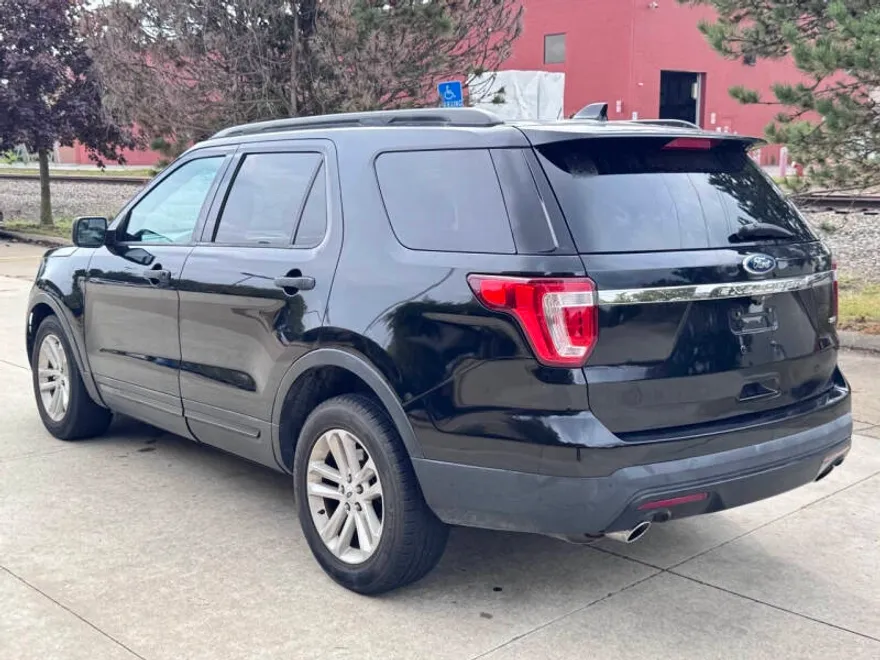 2016 Ford Explorer Base photo 1