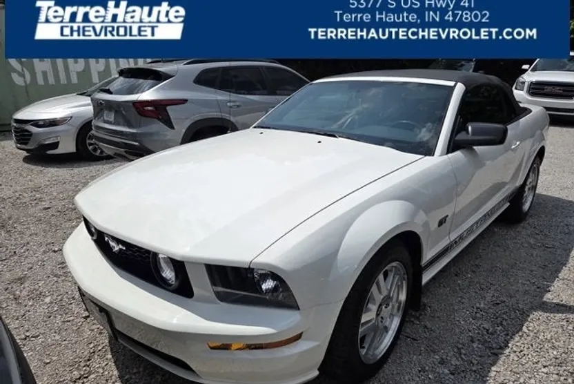 2005 Ford Mustang GT Deluxe photo 1