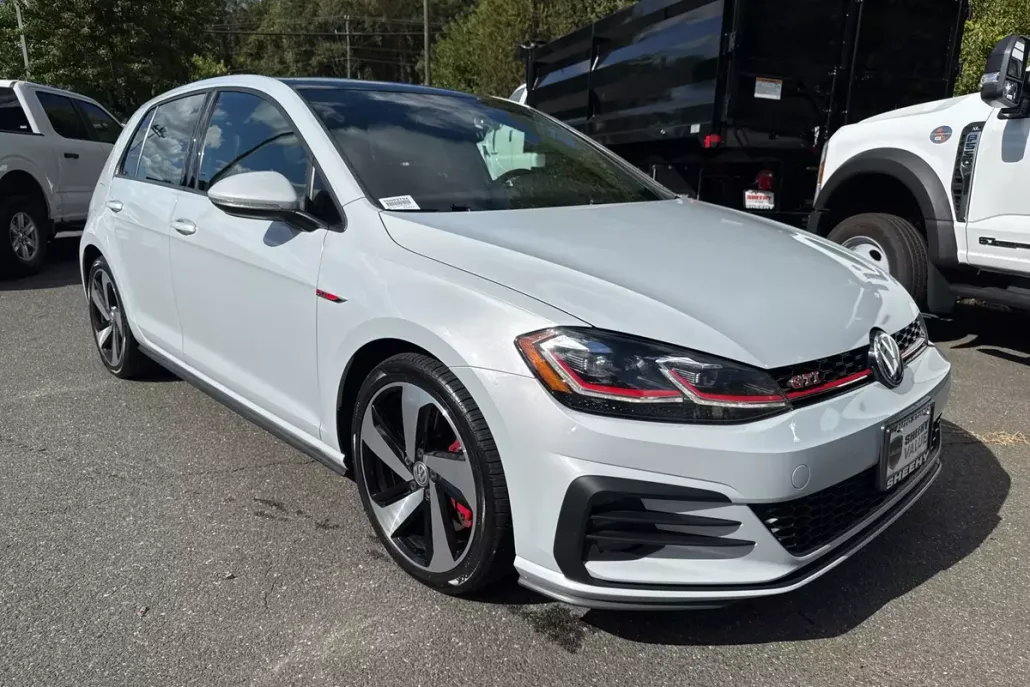 2020 Volkswagen Golf GTI SE photo 1