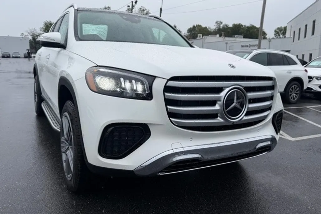 2026 Mercedes Benz GLS 450 4MATIC photo 1