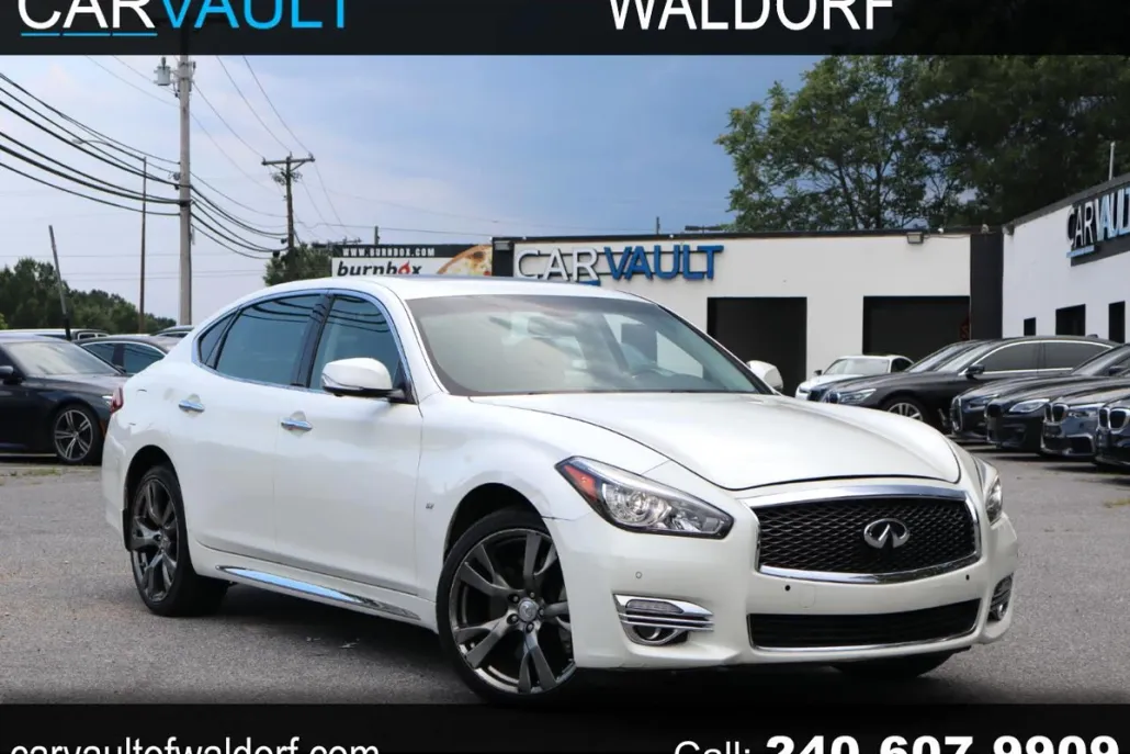 2016 Infiniti Q70 photo 1
