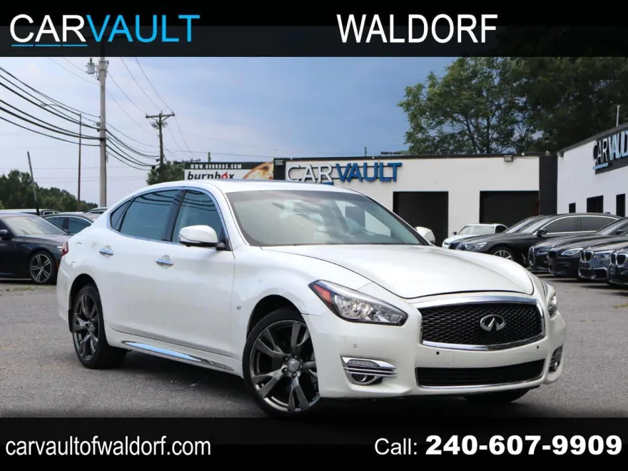 2016 Infiniti Q70 photo 1