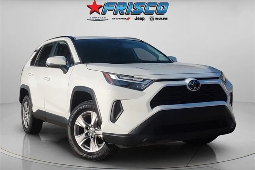 2023 Toyota RAV4 XLE photo 1