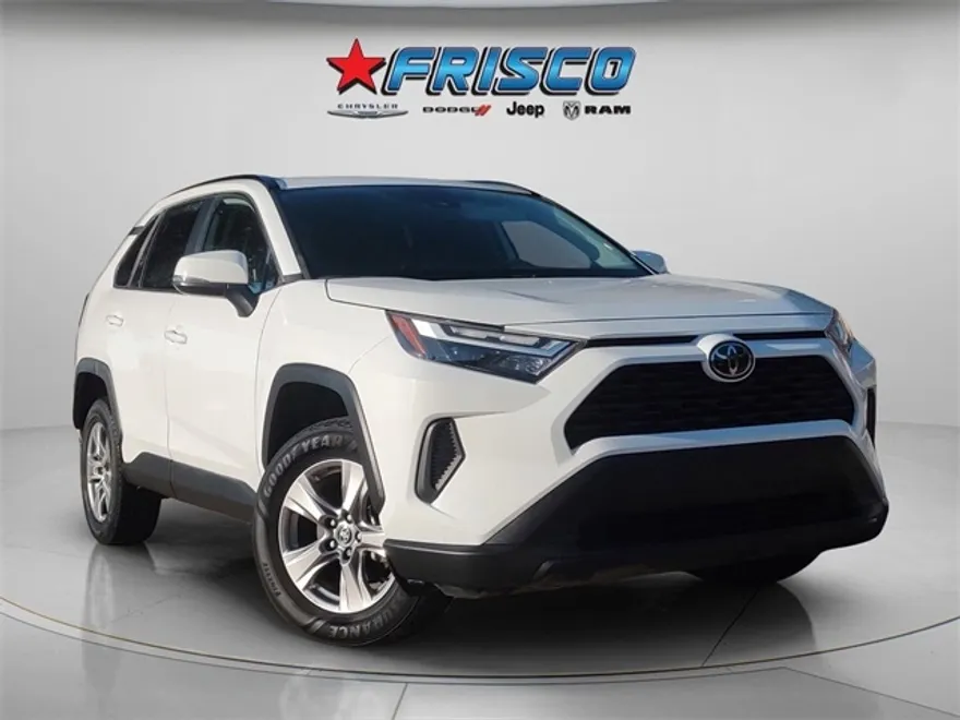 2023 Toyota RAV4 XLE photo 1