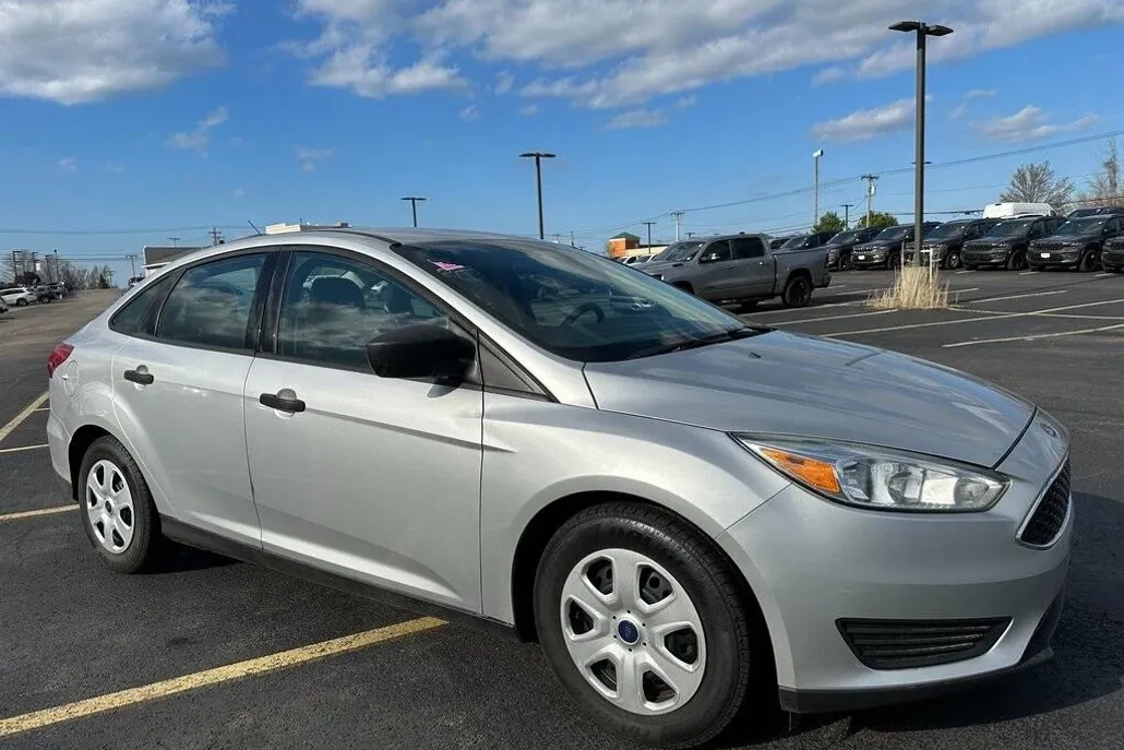 2017 Ford Focus S photo 1