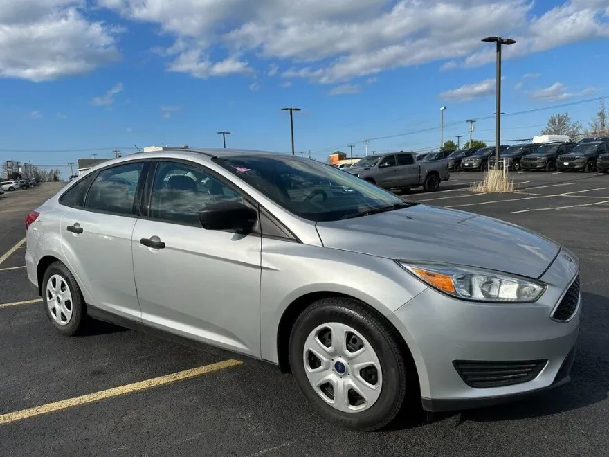 2017 Ford Focus S photo 1