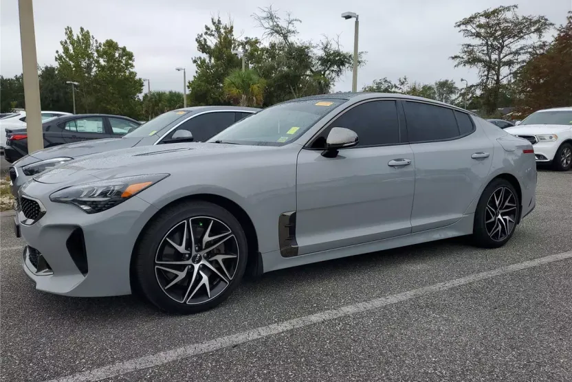 2022 Kia Stinger GT-Line photo 1