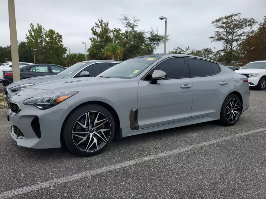 2022 Kia Stinger GT-Line photo 1