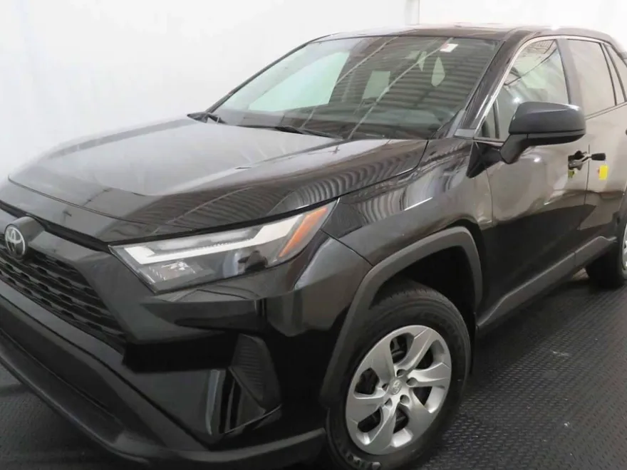 2023 Toyota RAV4 LE photo 1