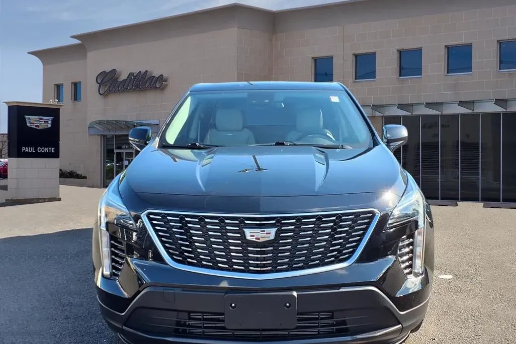 2023 Cadillac XT4 Luxury photo 1