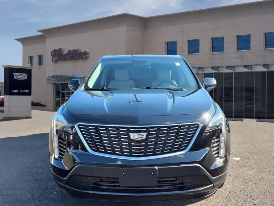 2023 Cadillac XT4 Luxury photo 1