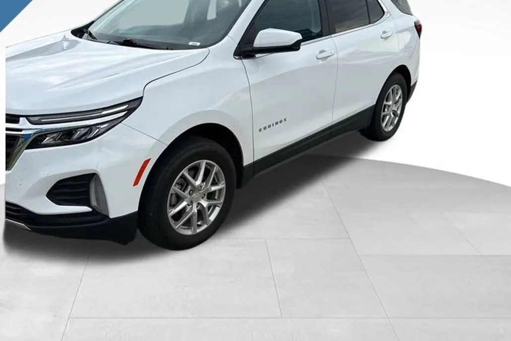 2022 Chevrolet Equinox LT photo 1