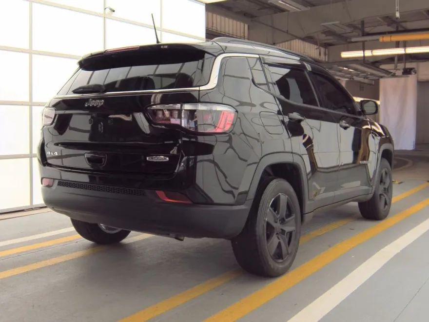 2022 Jeep Compass Latitude photo 1