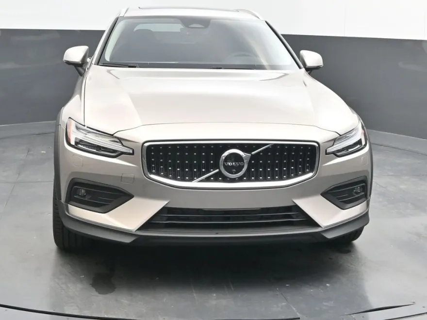 2026 Volvo V60 Cross Country B5 Plus photo 1