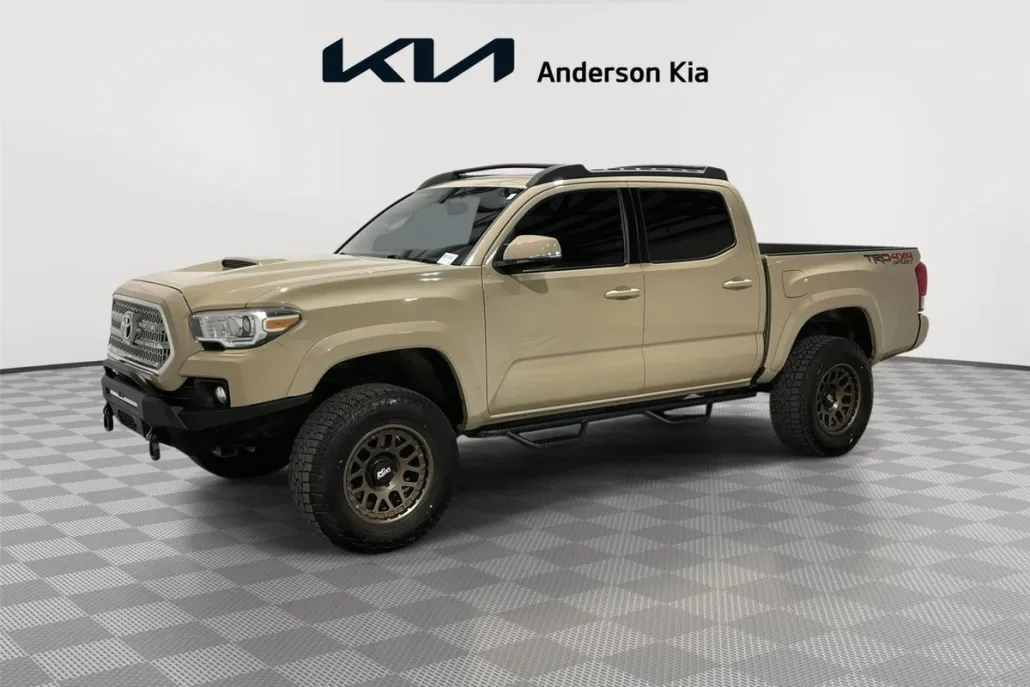 2017 Toyota Tacoma TRD Sport photo 1