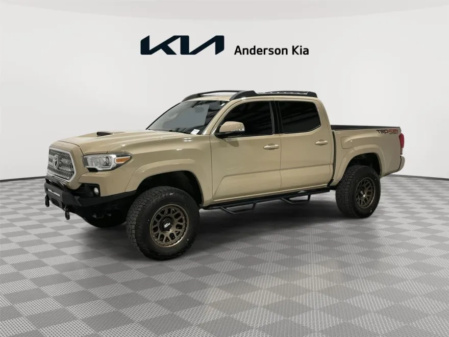 2017 Toyota Tacoma TRD Sport photo 1