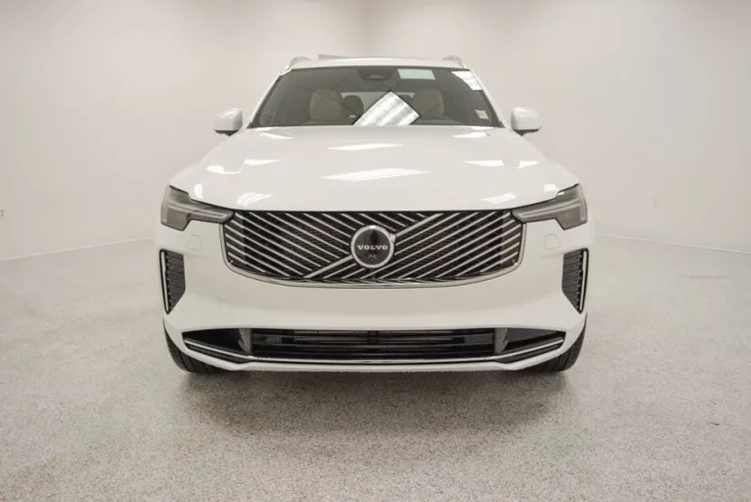 2026 Volvo XC90 T8 Plus photo 1