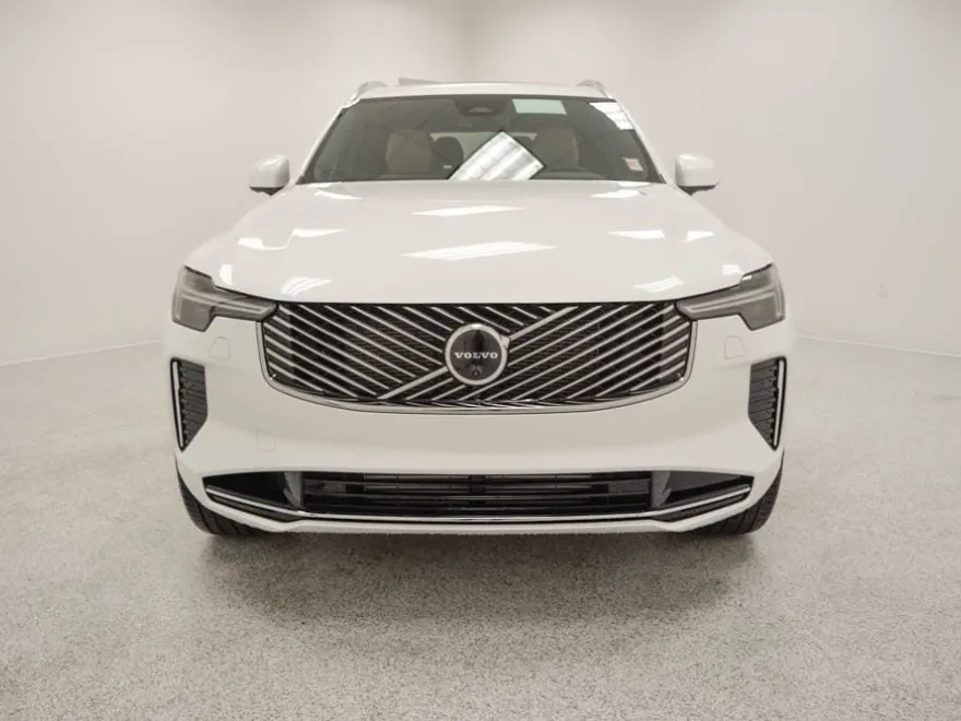 2026 Volvo XC90 T8 Plus photo 1