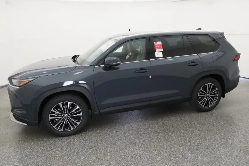2026 Toyota Highlander Hybrid Platinum photo 1