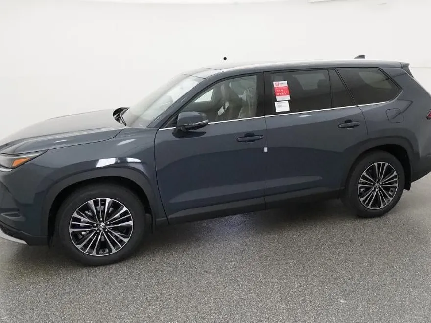 2026 Toyota Highlander Hybrid Platinum photo 1